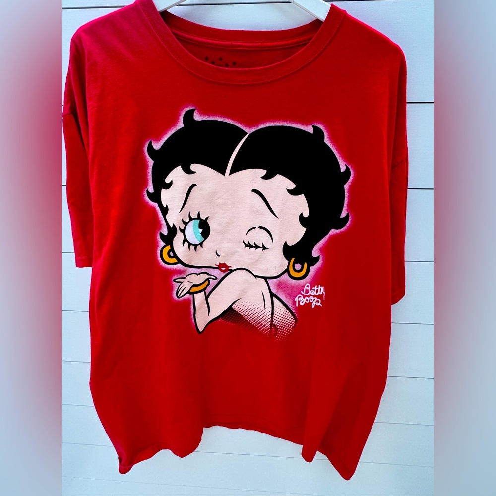 Betty Boop Design Universal Red Graphic Tee with Cartoon